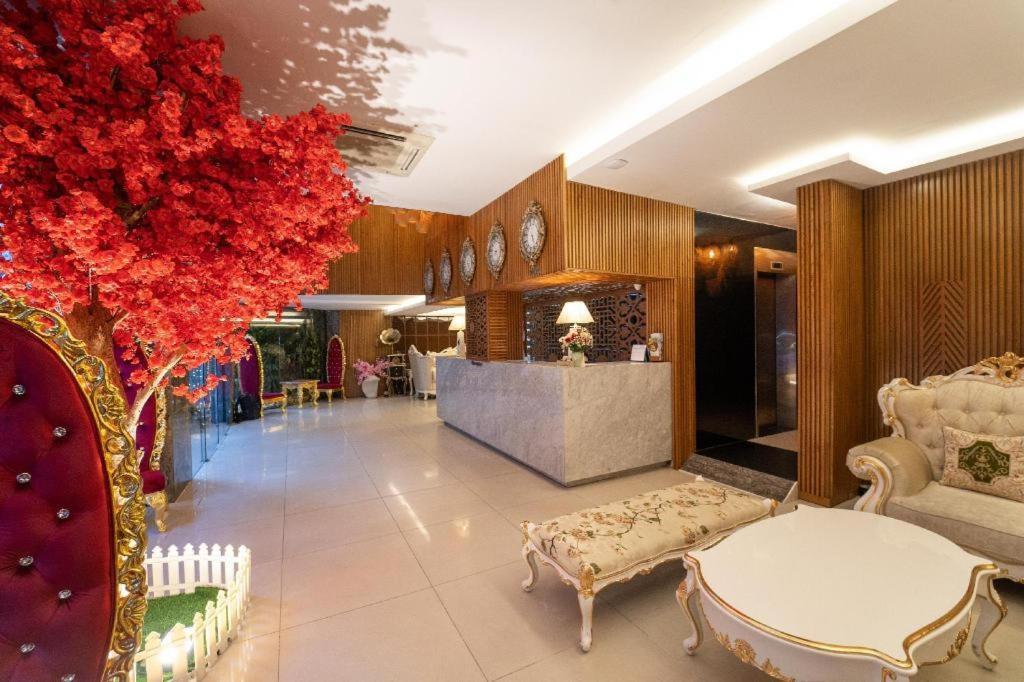 The White Hotel 8A Thai Van Lung Хошимін Екстер'єр фото
