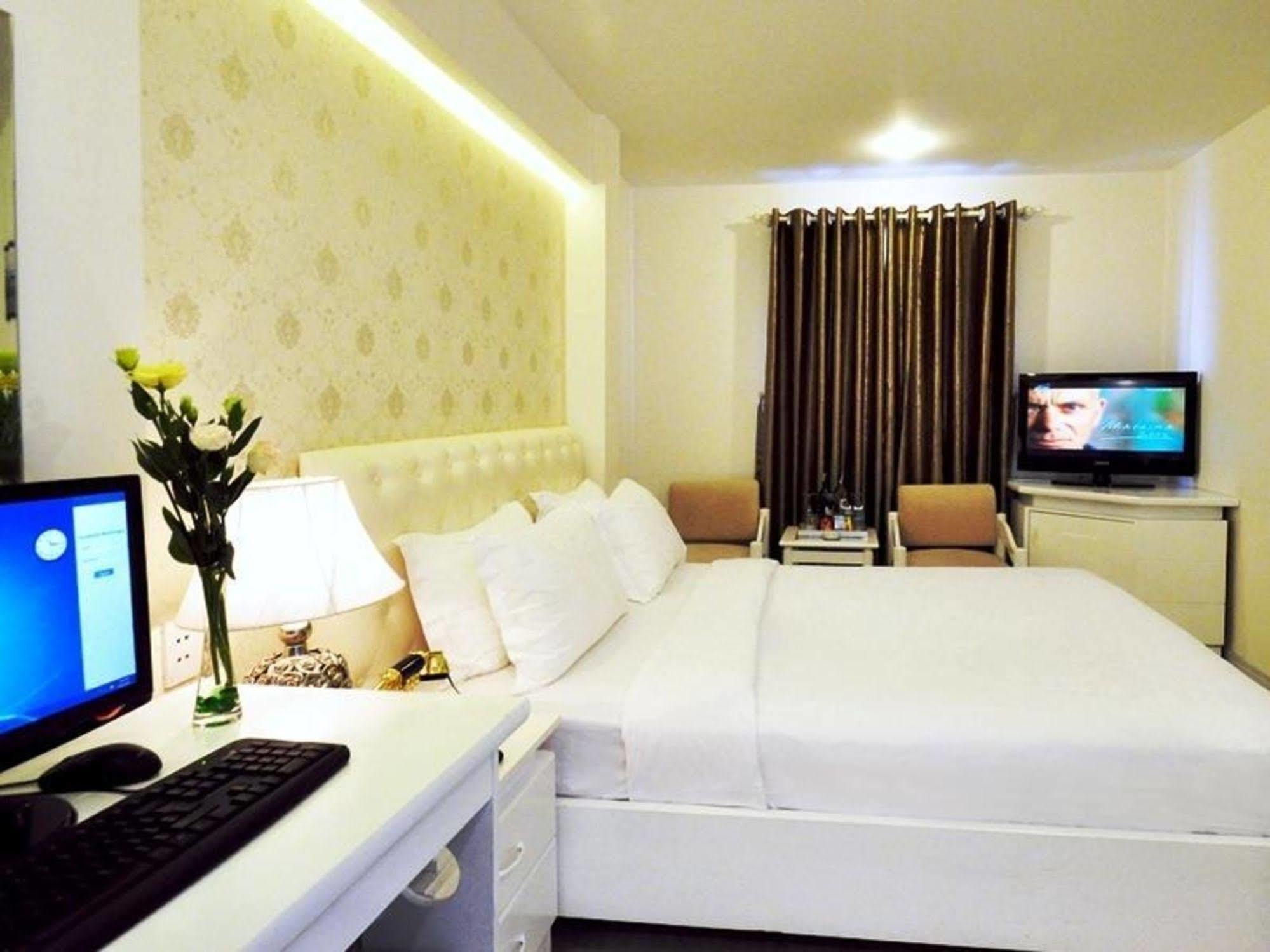The White Hotel 8A Thai Van Lung Хошимін Екстер'єр фото
